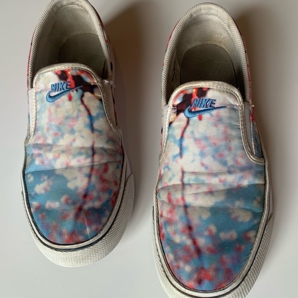 NIKE Cherry Blossom Toki Slip-On Sneakers - Picture 8 of 12